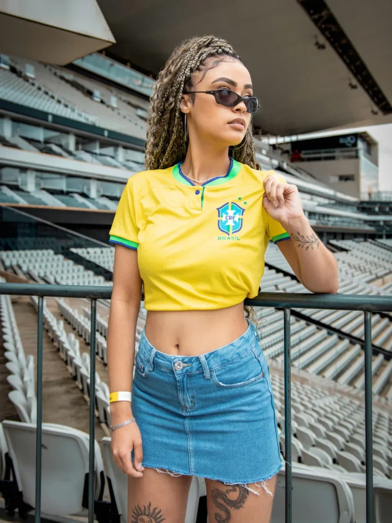 Simple T-Shirt With denim skirt