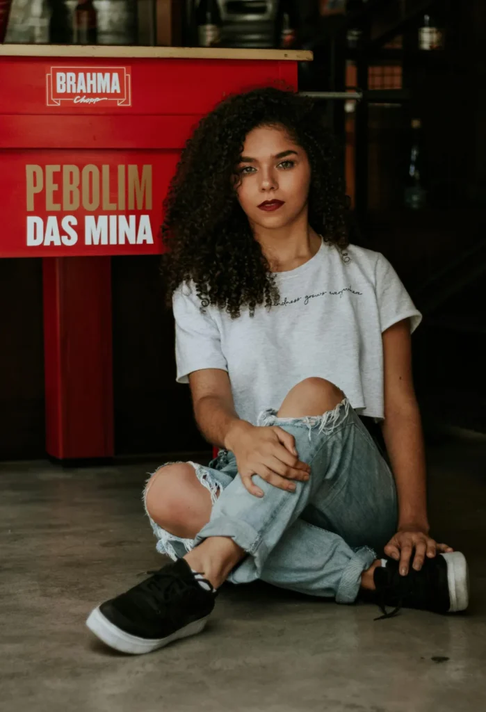 sleeve crop top with baggy jeans